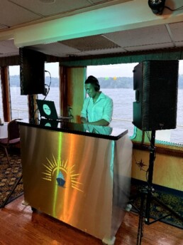 Vermont DJ…</p><hr /><p class=